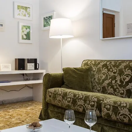 Atheneum By In Apartamento Roma